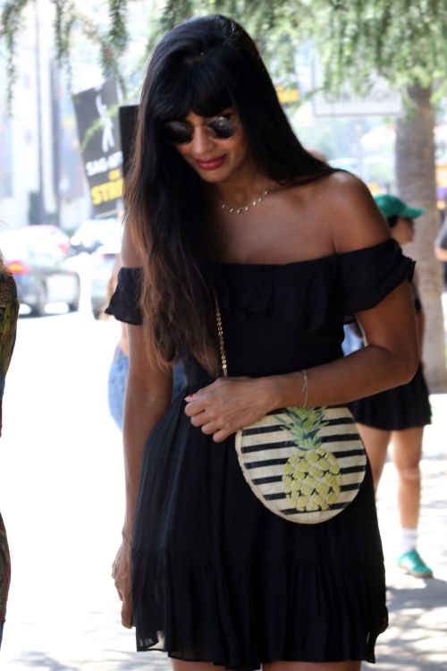 Jameela Jamil at SAG-AFTRA Strike 5