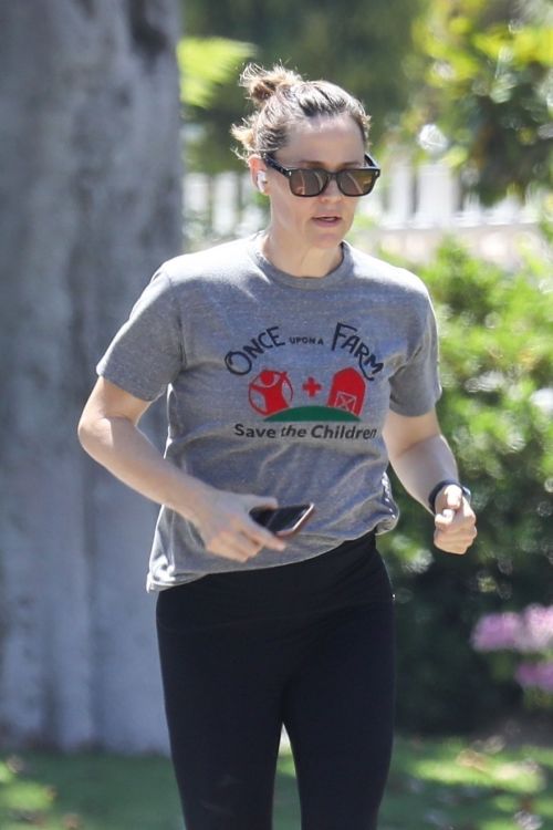 Jennifer Garner Out Jogging with a Friend in Brentwood 1