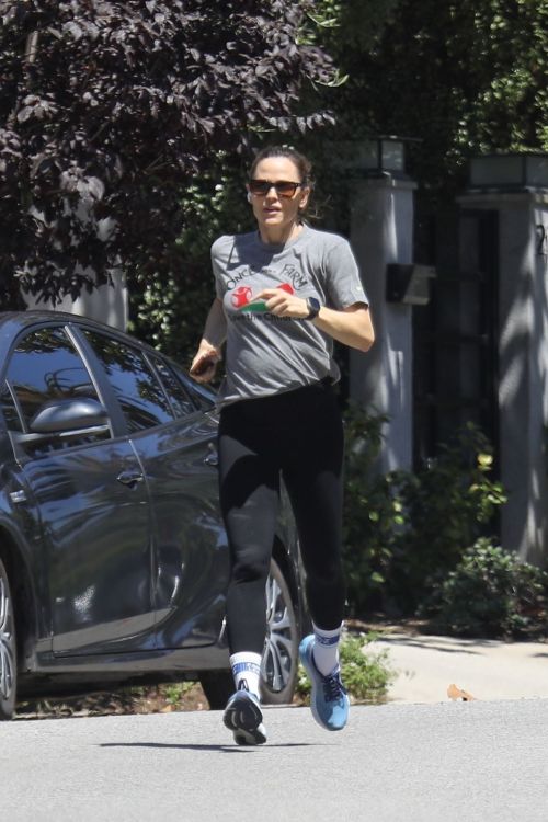 Jennifer Garner Out Jogging with a Friend in Brentwood 2