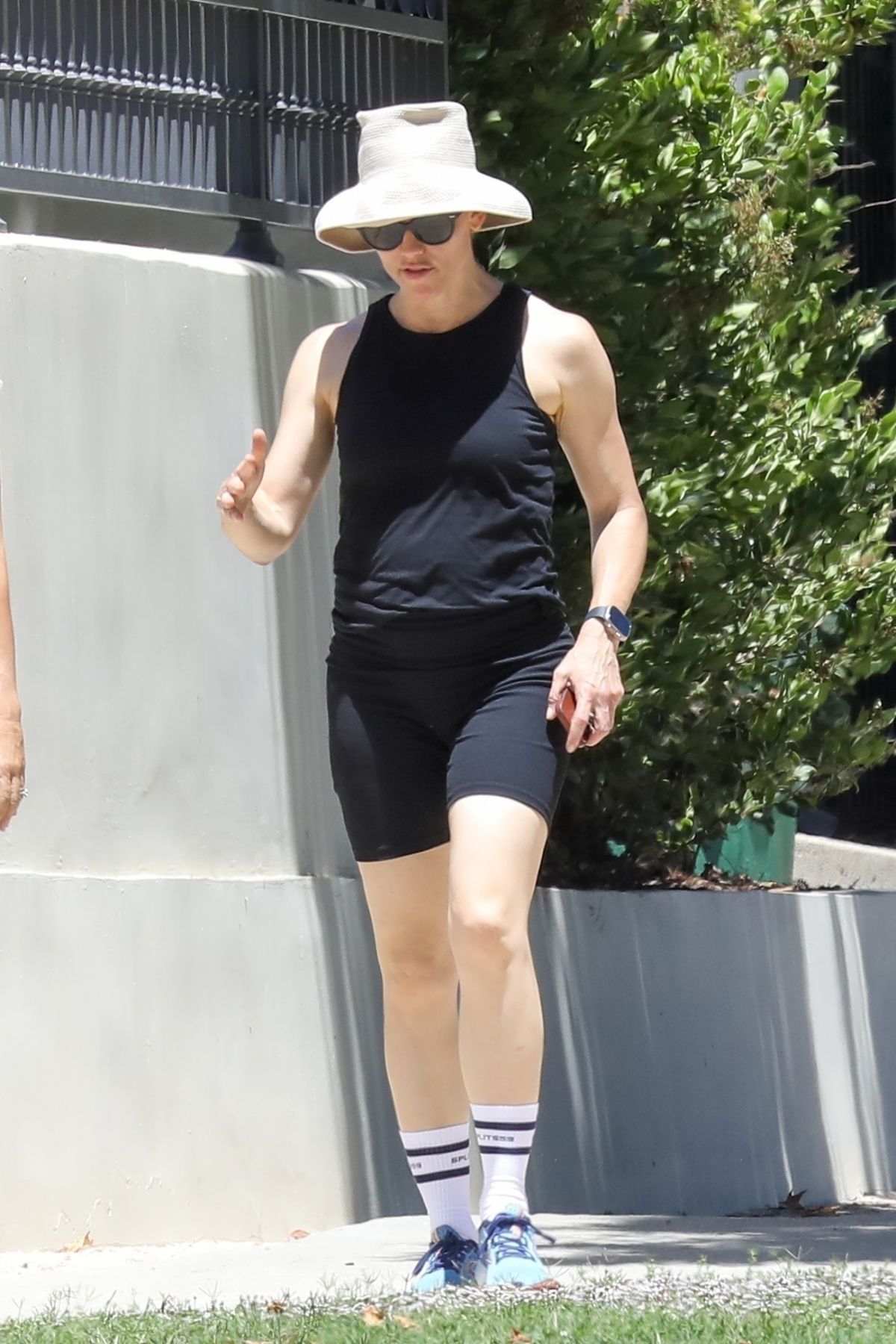 Jennifer Garner Out Hiking in Santa Monica