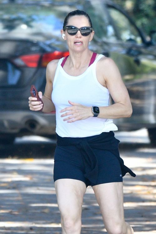 Jennifer Garner Out Jogging in Santa Monica 07/17/2023 1
