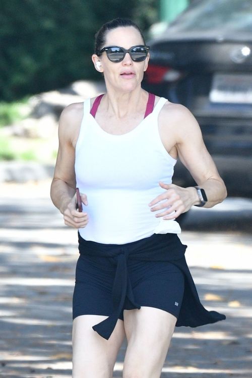 Jennifer Garner Out Jogging in Santa Monica 07/17/2023 3