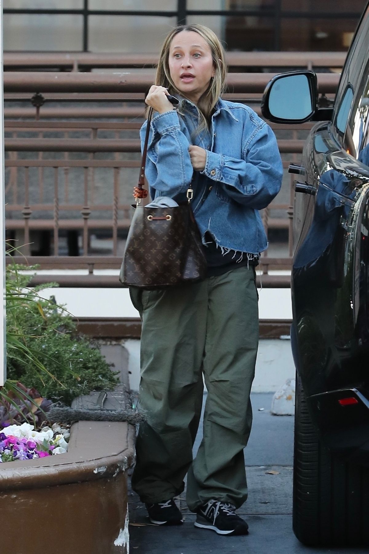 Jennifer Meyer Enjoys Sushi at Park in West Hollywood Jennifer Meyer Enjoys Sushi at Park in West Hollywood