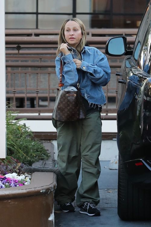 Jennifer Meyer Enjoys Sushi at Park in West Hollywood 1