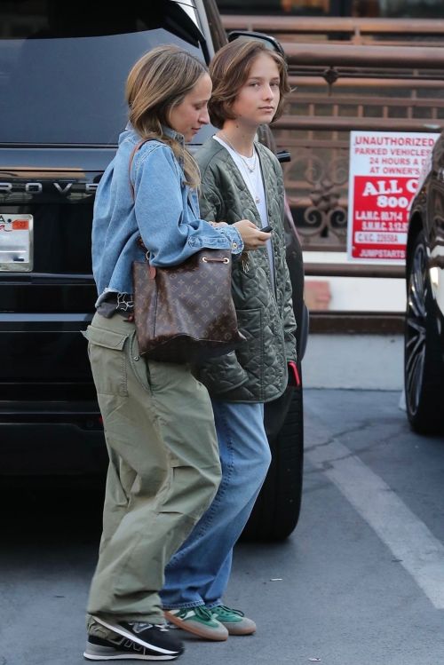 Jennifer Meyer Enjoys Sushi at Park in West Hollywood 3