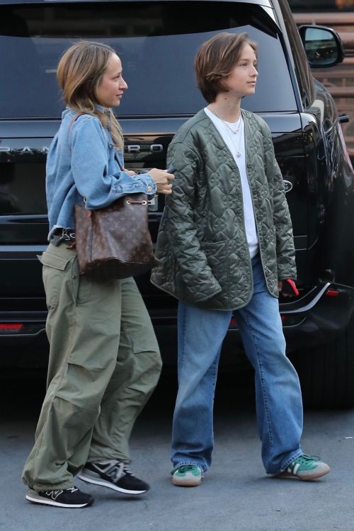 Jennifer Meyer Enjoys Sushi at Park in West Hollywood 4