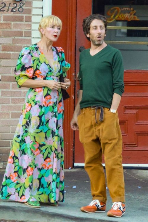 Jocelyn Towne and Simon Helberg Enjoy Lunch in Los Feliz 3