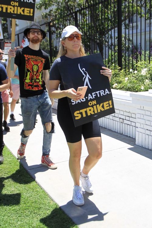 June Diane Raphael Joins SAG-AFTRA Strike at Netflix 07/14/2023 2