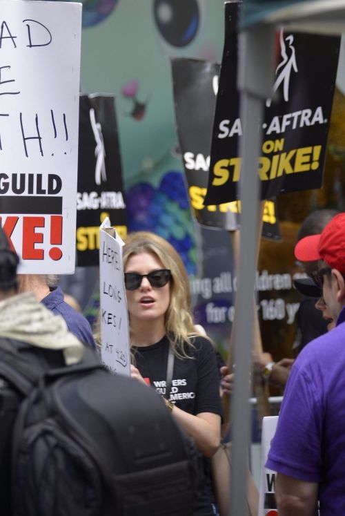Kate McKinnon at SAG-AFTRA Picket Line in New York 1