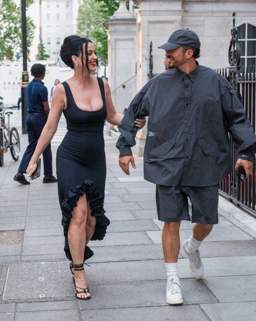 Katy Perry & Orlando Bloom Arrive at Twenty-Two Hotel in London 07/10/2023 1