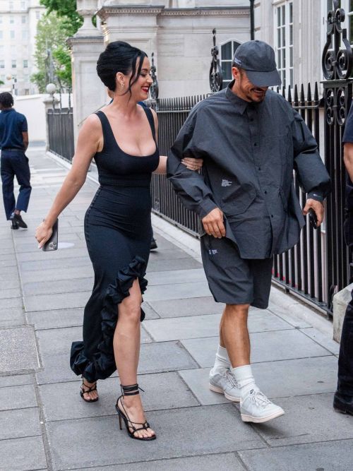 Katy Perry & Orlando Bloom Arrive at Twenty-Two Hotel in London 07/10/2023 4