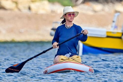 Katy Perry Paddle Boarding on Vacation in St. Tropez on 07/18/2023 1