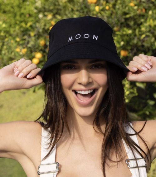 Kendall Jenner for Moon Oral Beauty 2023 25