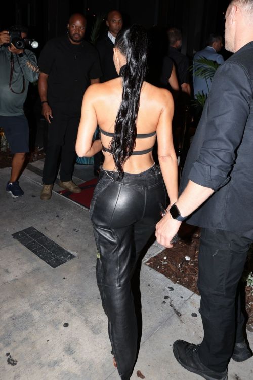 Kim Kardashian Out for Dinner at Gekko in Miami 1