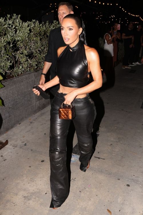 Kim Kardashian Out for Dinner at Gekko in Miami 4