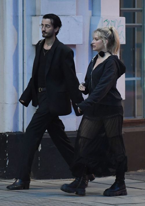 Lottie Moss Leaves Il Trillo in Fulham 07/11/2023 3