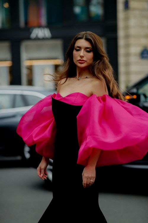 Mariella Sarto Arrives at Stephane Rolland Fall/Winter 23-24 Haute Couture Show in Paris 07/04/2023 2
