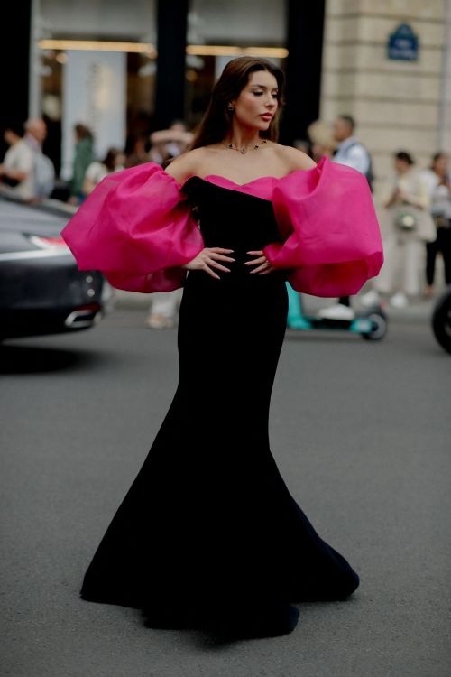 Mariella Sarto Arrives at Stephane Rolland Fall/Winter 23-24 Haute Couture Show in Paris 07/04/2023 4