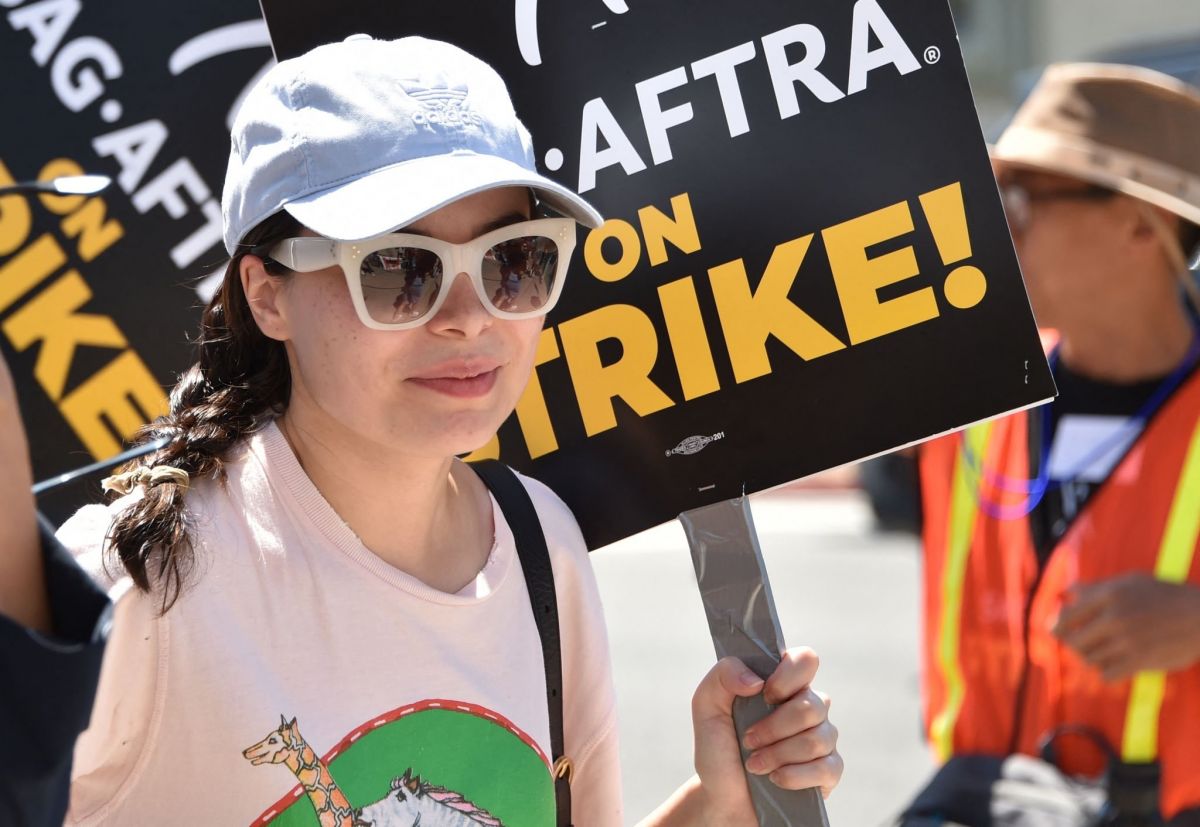 Miranda Cosgrove Supports SAG-AFTRA Union Strike