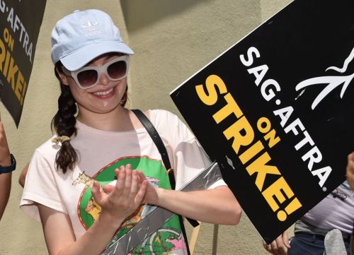 Miranda Cosgrove Supports SAG-AFTRA Union Strike 1