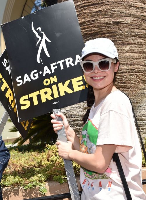 Miranda Cosgrove Supports SAG-AFTRA Union Strike 5