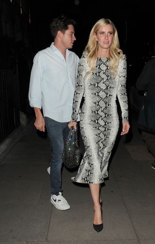 Nicky Hilton and Kate Rothschild Arrive at Twenty-Two Hotel in London 07/10/2023 2