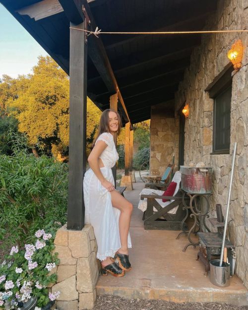 Oana Gregory Shares Her Day on Instagram 1