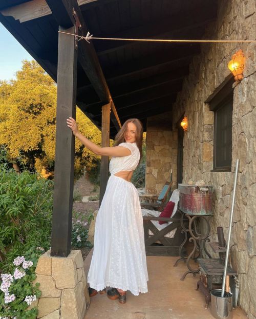 Oana Gregory Shares Her Day on Instagram 2