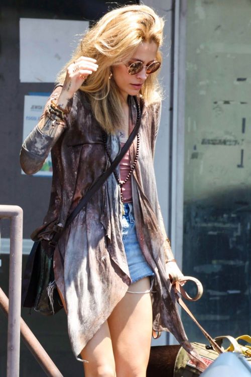 Pari Jackson leaves Fairfax Flea Market in Los Angeles 07/16/2023 2