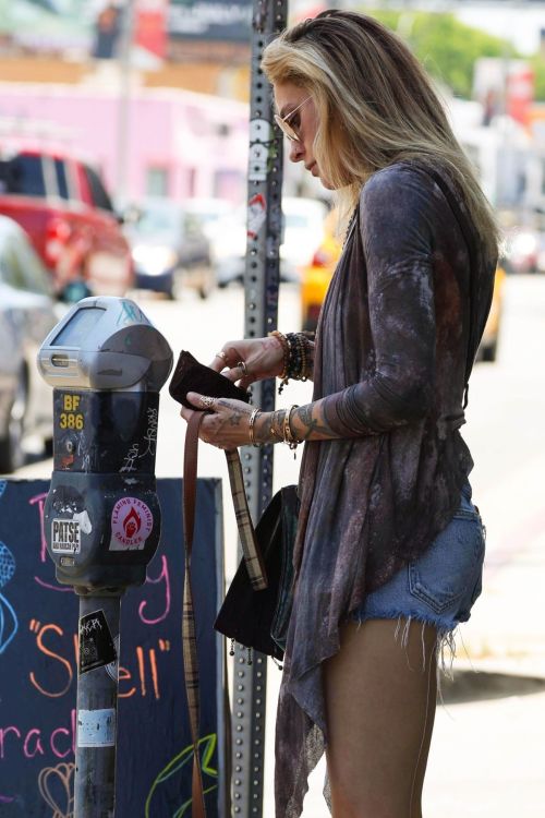 Pari Jackson leaves Fairfax Flea Market in Los Angeles 07/16/2023 3
