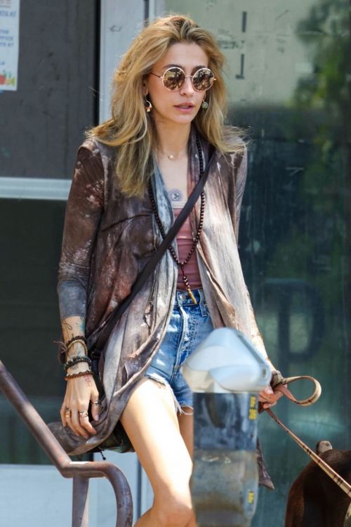Pari Jackson leaves Fairfax Flea Market in Los Angeles 07/16/2023 5