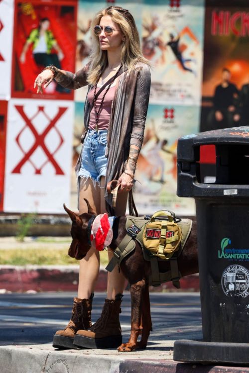 Pari Jackson leaves Fairfax Flea Market in Los Angeles 07/16/2023 7