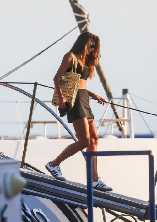 Pia Miller Enjoys a Relaxing Vacation in Ibiza 07/14/2023 1