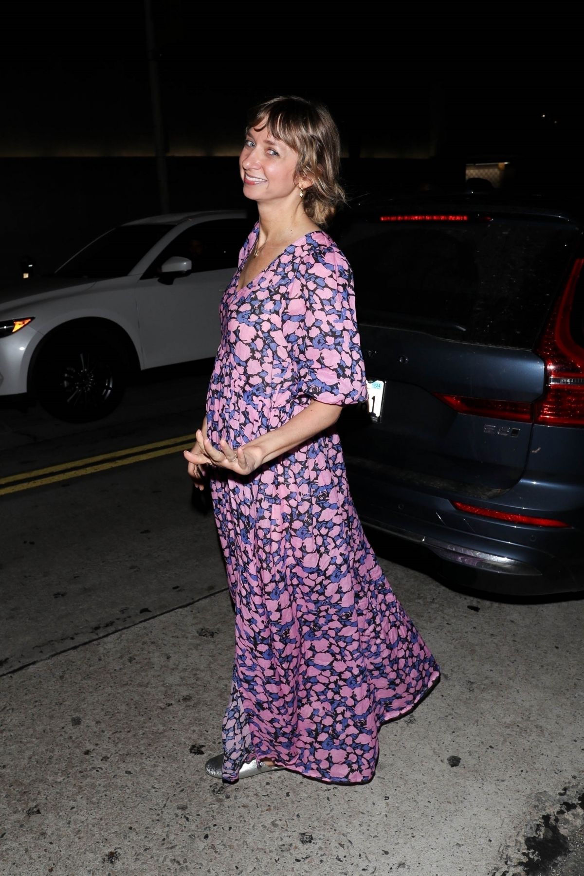 Pregnant Lauren Lapkus Out for Dinner at Gracias