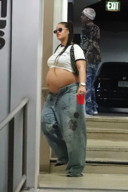 Pregnant Rihanna Heading to Lunch in Beverly Hills 07/24/2023 1