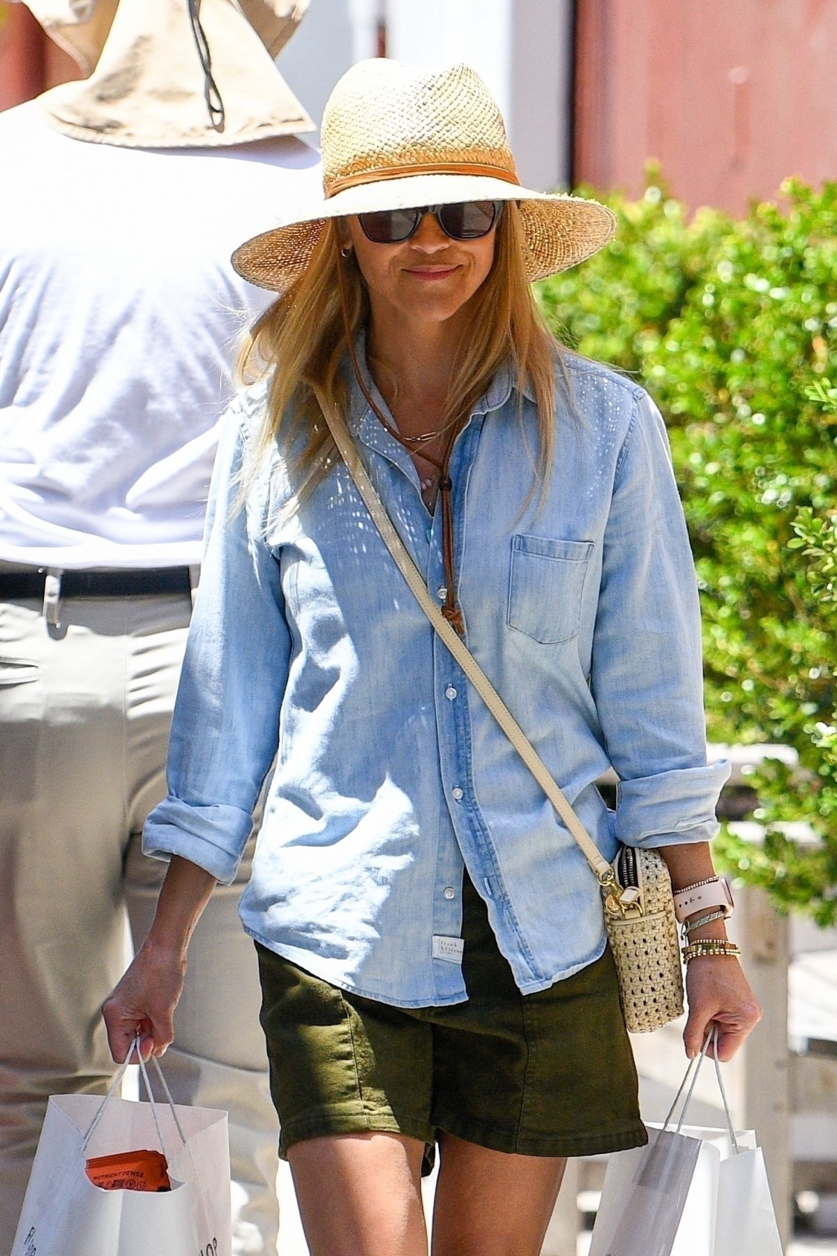 Reese Witherspoon Out for Grocery Shopping at Brentwood Country Mart 07/25/2023