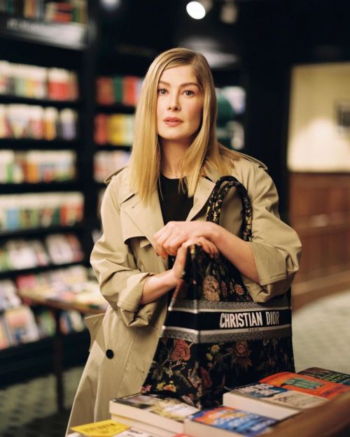 Rosamund Pike for Dior Book Tote July 2023 07/26/2023 2