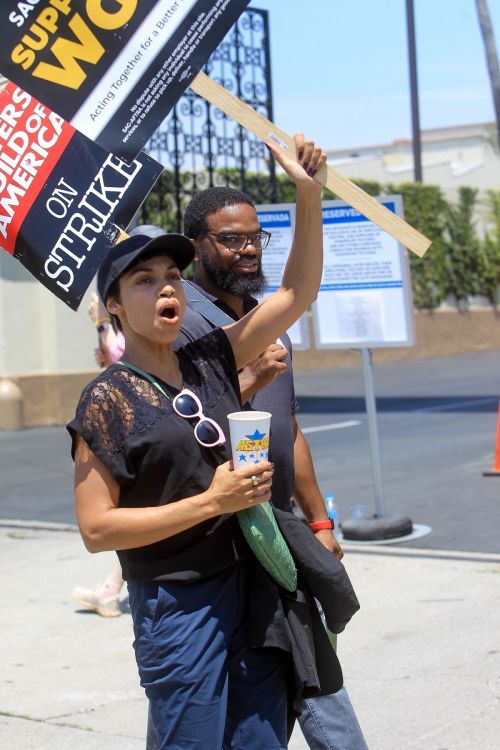 Rosario Dawson Supports SAG-AFTRA Strike 1
