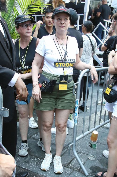 Samantha Mathis at Rock the City for a Fair Contract Rally at Times Square in New York 1