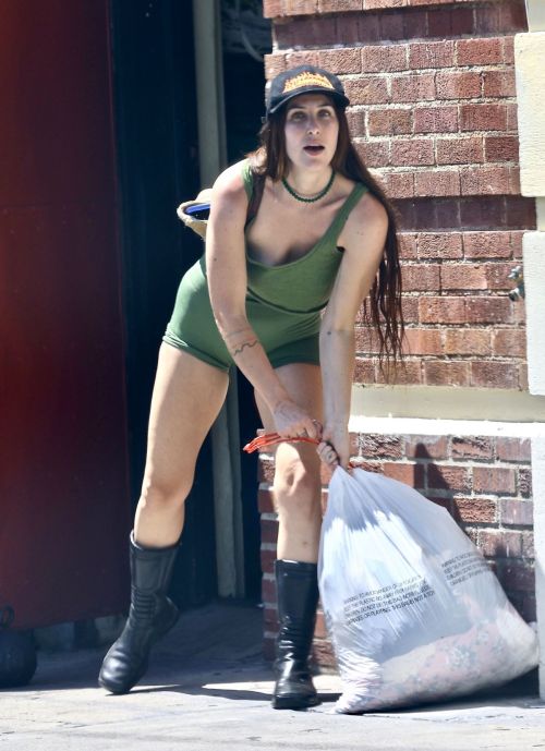 Scout Willis Drops Off Clothes at a Donation Place in Los Feliz 07/27/2023 4