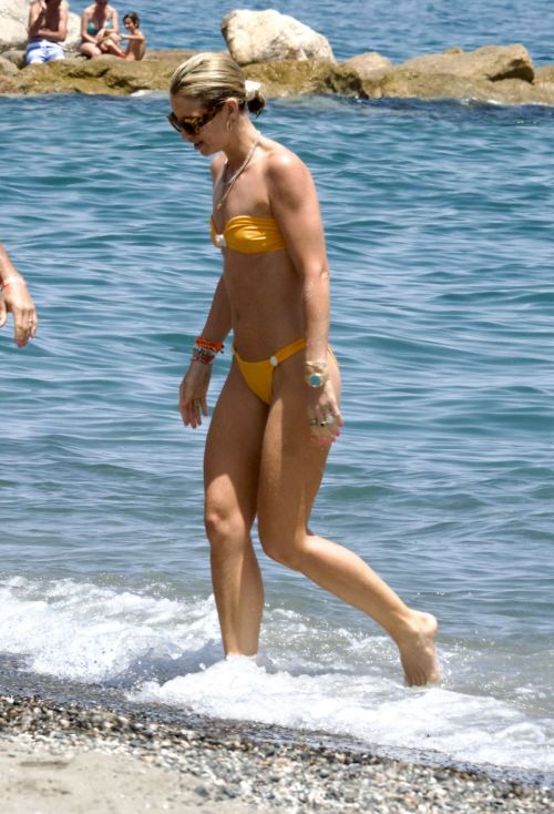 Vogue Williams Stuns in Bikini at Marbella Beach 07/16/2023 5