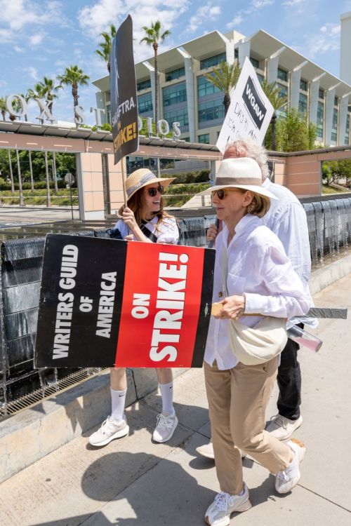 Anna Kendrick at SAG-AFTRA Strike in Los Angeles 2