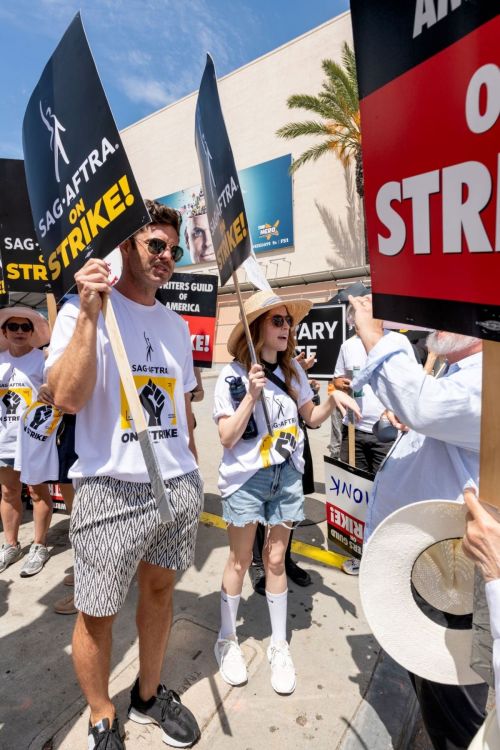 Anna Kendrick at SAG-AFTRA Strike in Los Angeles 3