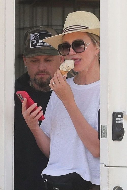 Cameron Diaz and Benji Madden Out for Ice Cream in Los Angeles 07/31/2023 3