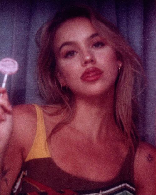 Emma Brooks Poses for a Captivating Photoshoot 07/23/2023 6