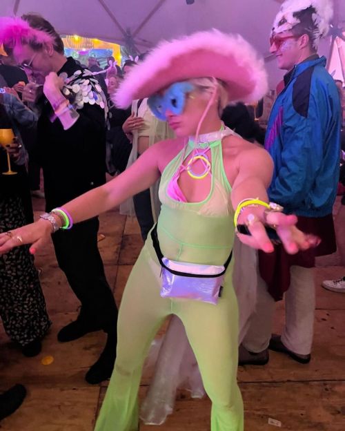 Florence Pugh Enjoys Night Party with Friends and Wears Pink Hat 4