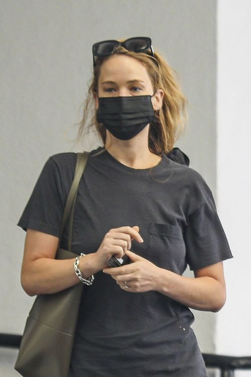 Jennifer Lawrence Leaves a Spa 08/01/2023 1