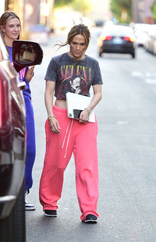 Jennifer Lopez leaves a gym in Los Angeles 4