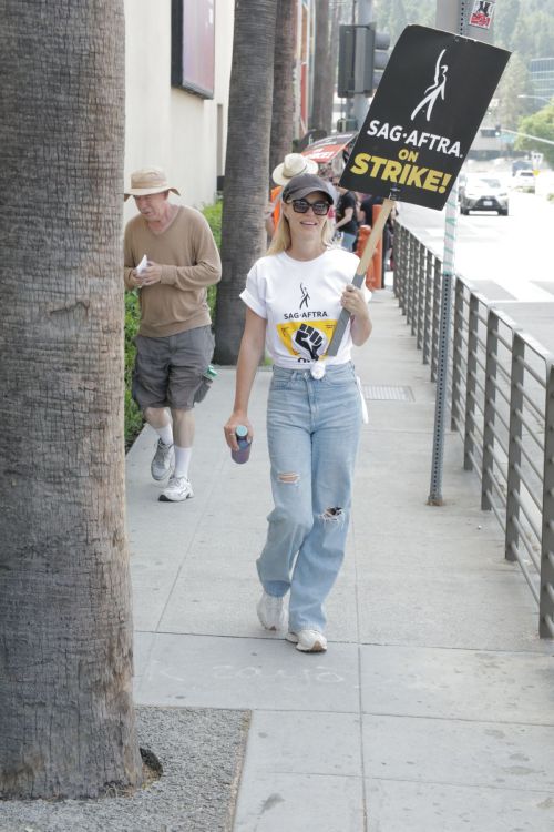Jeri Ryan SAG Strike 2