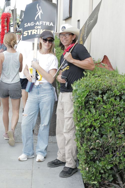 Jeri Ryan SAG Strike 3